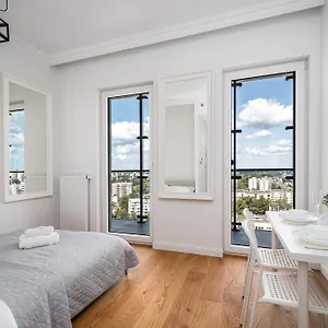 https://apartament-wola-centrum-warszawa.warsawhotelspoland.com